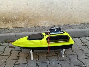 Vand barcuta, scule, lansete, pat si altele de pescuit