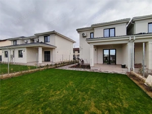 Duplex despartit prin camera tehnica - finisaje premium - toate utilitatile - asfalt