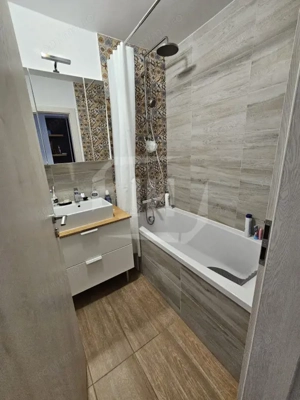 Apartament 3 camere, zona Vivo - imagine 8