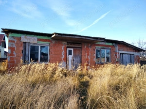 Vand vila in constructie si teren intravilan 1200 mp in Pitesti