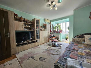 Renovat! Mobilat!. Zona semicentrala! - imagine 2