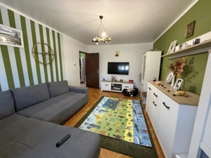 Apartament spatios cu 3 camere, decomandat, 65 mp utili + balcon 3 mp - Soarelui