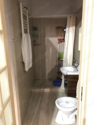 Inchiriez apart. 2 camere, ultracentral, situat in Pitesti in vila. - imagine 3