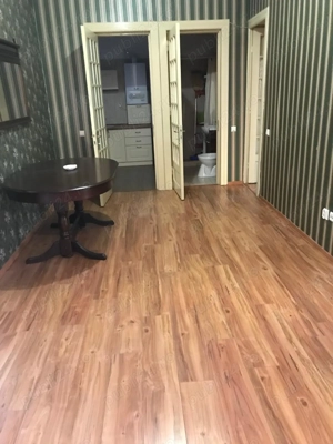 Inchiriez apart. 2 camere, ultracentral, situat in Pitesti in vila.