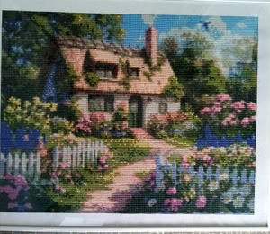 Tablou Diamond Painting 40x50   Căsuță cu grădină înflorită, lucrat manual, cu ramă