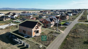 Casă la roșu cu 5 camere în Aluniș, județul Arad   ideală pentru o familie!