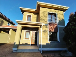 Duplex despartit prin garaj - zona excelenta - toate utilitatile - asfalt - panouri solare