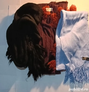 Doua fulare și un guler cu ciucuri 