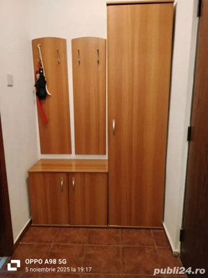 Vand mobila hol in stare buna 