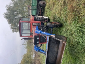 Tractor U650 cu cupa si remorca