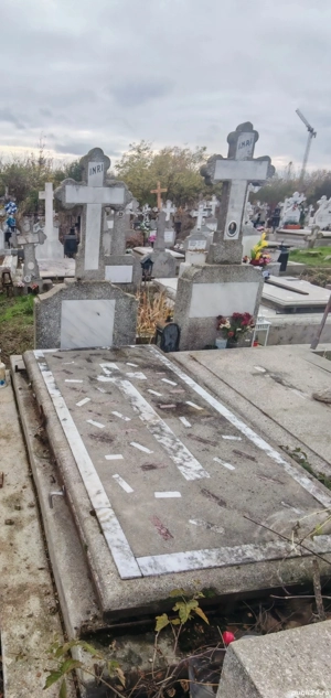 Vând loc de veci Adormirea Macii Domnului Giulesti