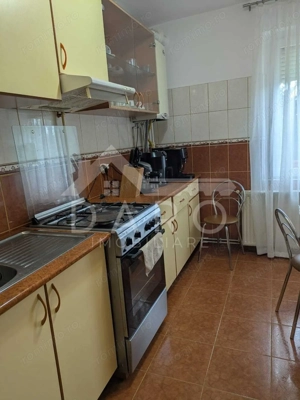 Vând apartament 3 camere – ideal pentru locuință sau cabinet medical – - imagine 2