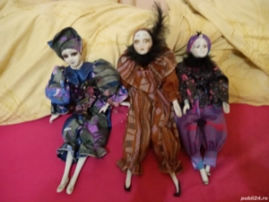 Vand papusi din portelan.