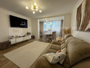 Apartament cu 3 camere decomandat, 70 mp, zona Decebal - imagine 2