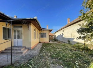 Casă cu 3 camere de închiriat în zona Centrală