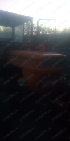 Vând tractor  cu plug ,cositoare ,cultivator și remorcă de gunoi 