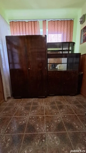 Dulap model vechi vintage.