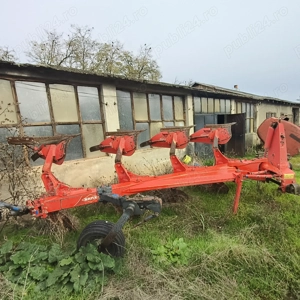 Vând tractor John Deere cu plug, scarificator și două discuri - imagine 2