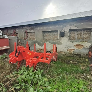 Vând tractor John Deere cu plug, scarificator și două discuri - imagine 3