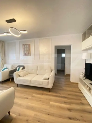 Apartament cu 4 camere, decomandat, pe Calea București