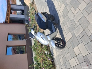 De vinzare scuter Peugeot kisbee , an 2017 cu acte.,adus din Germania.  - imagine 4