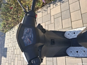 De vinzare scuter Peugeot kisbee , an 2017 cu acte.,adus din Germania.  - imagine 3