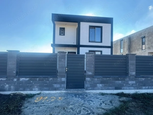 Casă Individuală de Vânzare 5 camere 3 băi Moșnița