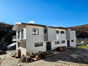 Casă tip duplex finisată, în apropierea Mănăstirii Tăuți
