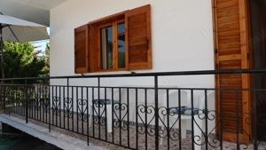 Casă individuală cu grădină, verandă și parcare   aproape de Muntele Olimp și de mare