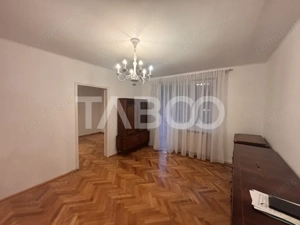 Apartament 3 camere 54mpu etaj 1 balcon zona Centrala Sibiu - imagine 3