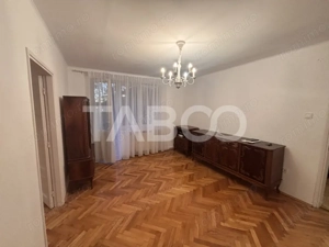 Apartament 3 camere 54mpu etaj 1 balcon zona Centrala Sibiu - imagine 2