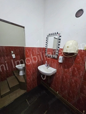  Casă + spațiu comercial de vânzare în Curtea de Argeș. - imagine 7