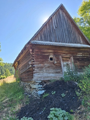 Vând grajd + șură din bârne de lemn, 10 m lungime, 6 m lățime, 60 metri pătrați, stare foarte bună.  - imagine 3