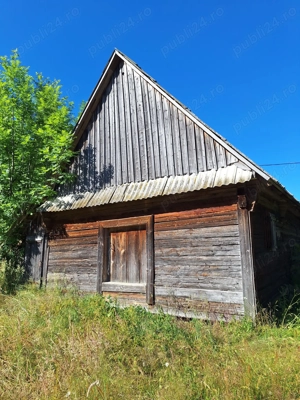 Vând grajd + șură din bârne de lemn, 10 m lungime, 6 m lățime, 60 metri pătrați, stare foarte bună. 