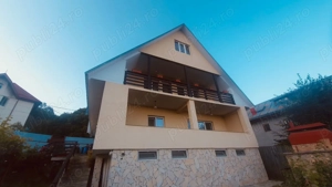 Se vinde vilă spațioasă în Tg. Neamț, zona Pometea   Demisol, Parter, Etaj și Mansardă, sub padure!