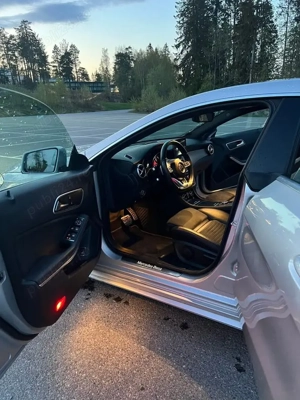 Mercedes-Benz CLA Coupé 180 - imagine 3