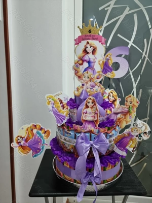 Tort personalizat din dulciuri 