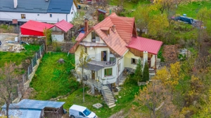 Casă / Vilă cu 6 camere de vânzare in Tarlungeni