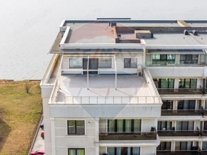 Penthouse de vanzare in Mamaia vedere frontala lac si marea Neagra