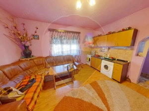 Casă cu 5 camere de vânzare, str. Crișan - imagine 6