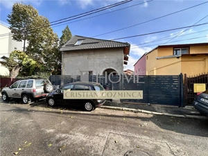 Casa cu 5 camere, P+M, 2 bai, acces auto 2 strazi, Ploiesti, zona Andrei Muresanu