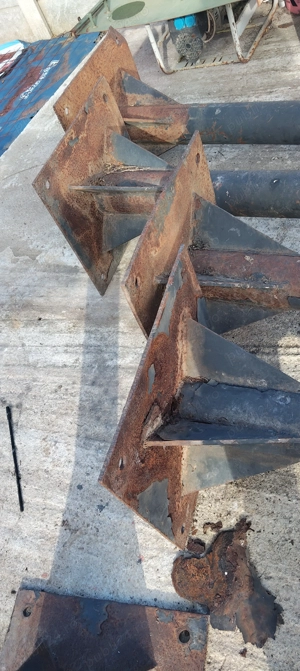 Vând stâlpi metalici - imagine 3