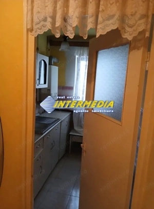 OKAZIE ! Vanzare Garsoniera CETATE M-uri centrala termopane nerenovata - imagine 8