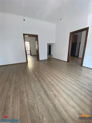 Incgiriez Spatiu  Comercial cu intrare din bulevard