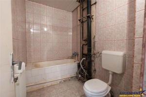 FILM! Targu Secuiesc,2 camere,partial renovat,recomandat:locuinta activitati profesionale - imagine 9