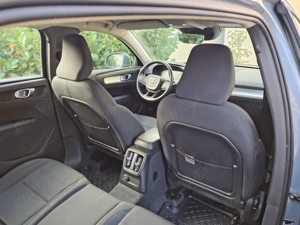 Proprietar vand, VOLVO XC-40  Recharge T5 Twin Engine AT7 Inscription Expression, - imagine 4