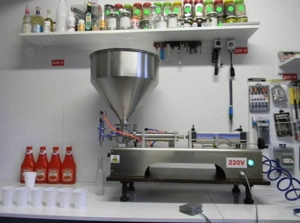 Masina de imbuteliat lichide slab vascoase
