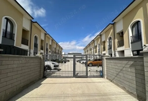 Direct Proprietar Casă 5 camere, 3 băi, bucătărie, terasă 2 locuri de parcare 