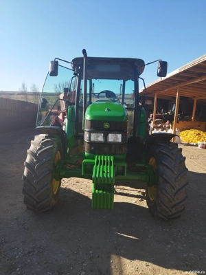 Vînd John Deere 