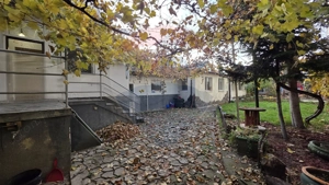 Închiriere imobil Brașov, zonă centrală, strada Aurel Vlaicu, curte